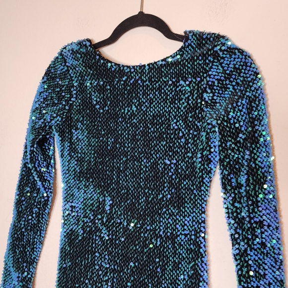 NWT Motel Rock Blue Green Iridescent Sequin long sleeve mini dress. Size XS. - Picture 6 of 17